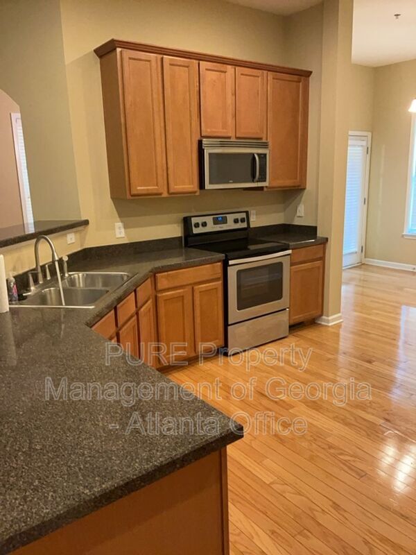 Building Photo - 1555 River Park Blvd