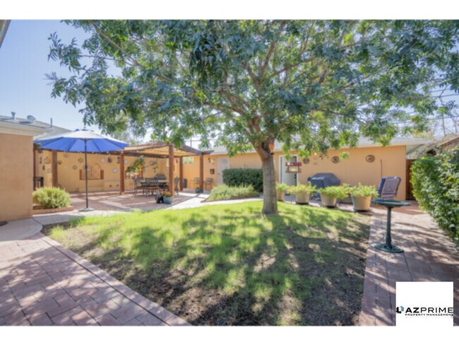 Building Photo - Welcome to your Elegantly Furnished 4/3 Ha...