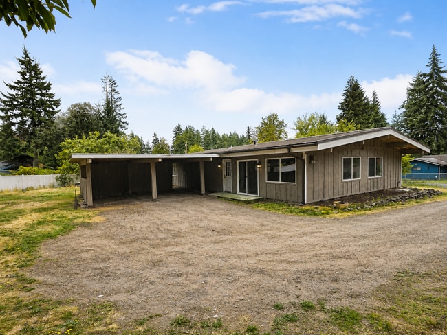 Building Photo - 3070 NW Paul Benjamin Rd