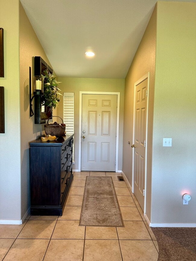 Building Photo - 3bdrm, 2bath Harbor Isles Golf Course Condo with deck