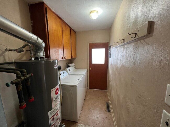 Building Photo - 7944 Grand St