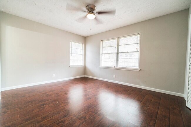 Building Photo - 1510 Greenbriar Ave