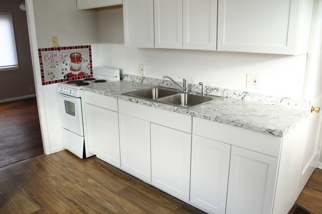 Building Photo - 3302 Karl Rd