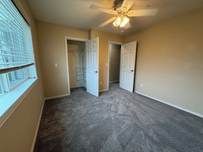 Building Photo - DuPont 3 bedroom+ den,  1712 SF home, adja...