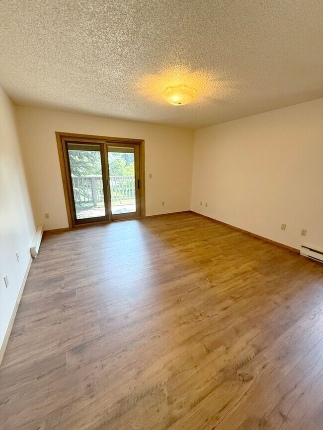 Building Photo - Private and Quiet Six Bedroom Home on 1 Acre, Southside Bozeman