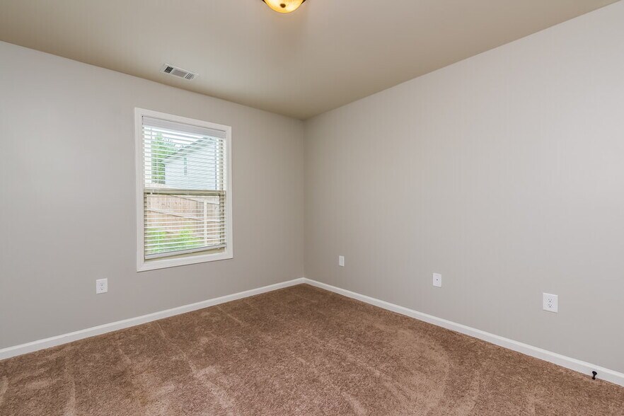 Building Photo - 522 Broughton Dr