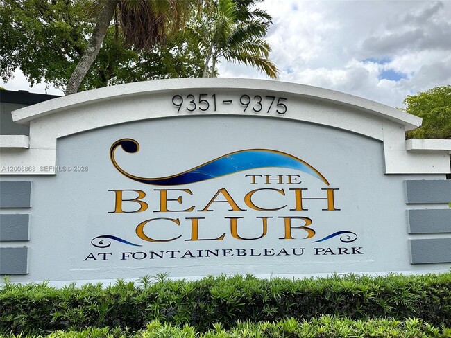Building Photo - 9357 Fontainebleau Blvd