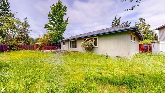 Building Photo - 3225 Meadow Glen Dr