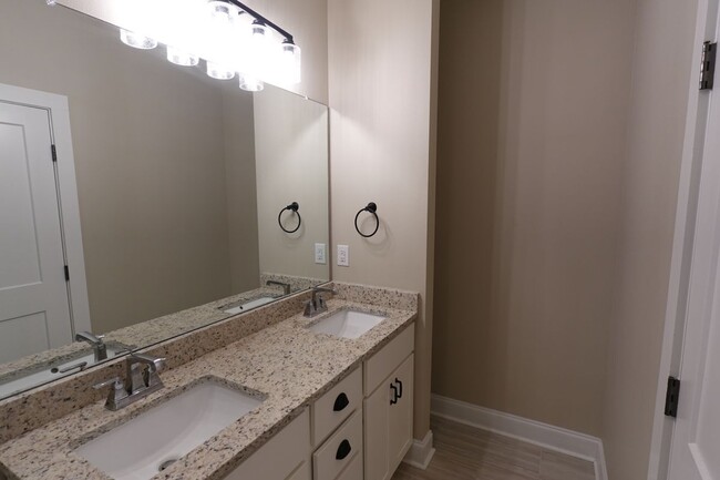 Building Photo - 16284 Chandler Pl
