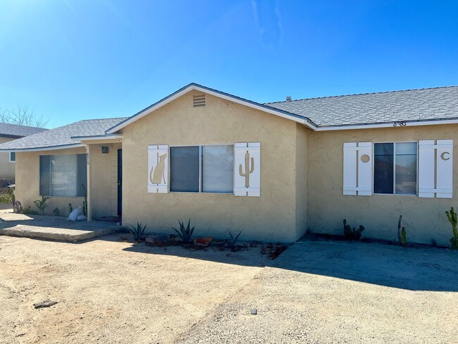 Building Photo - Cozy 3-Bedroom Home Near 29 Palms Base & J...