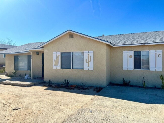 Building Photo - Cozy 3-Bedroom Home Near 29 Palms Base & Joshua Tree