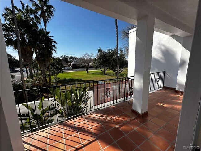 Building Photo - 22 1st Ln Ct