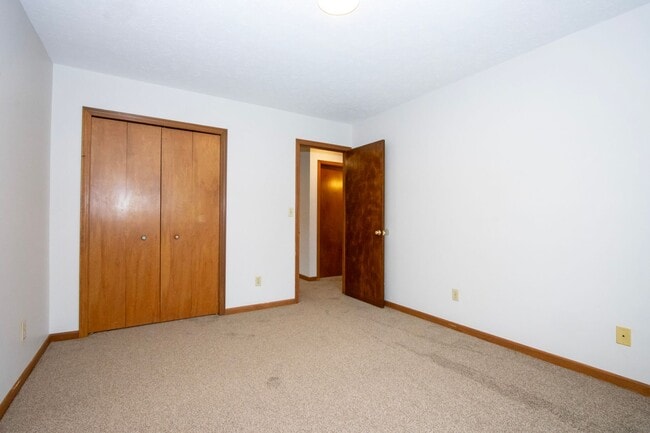 Building Photo - Three Bedroom Duplex