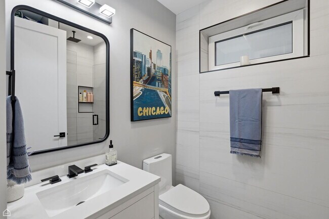 Building Photo - 2137 W Ohio St