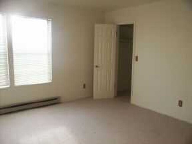 Building Photo - Fort Collins Living with Space to Spare - Available Early August