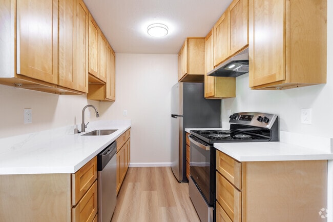 2BR, 1BA - 760SF - Kitchen - 2347 Pacheco St