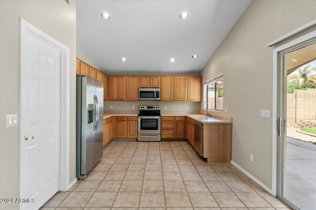 Building Photo - 312 E Mesquite St