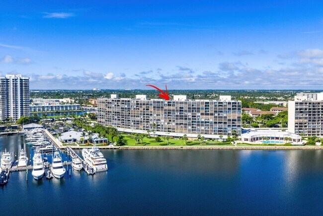 Building Photo - 124 Lakeshore Dr