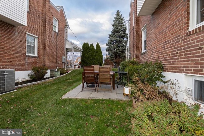 Building Photo - 52 Woodbine Rd