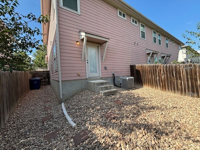 Building Photo - Stylish Townhome Near Randolph AFB – Avail...