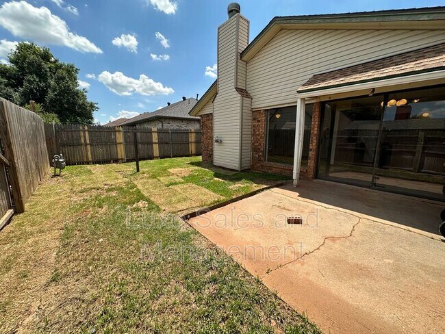 Building Photo - 3718 Southwind Ave
