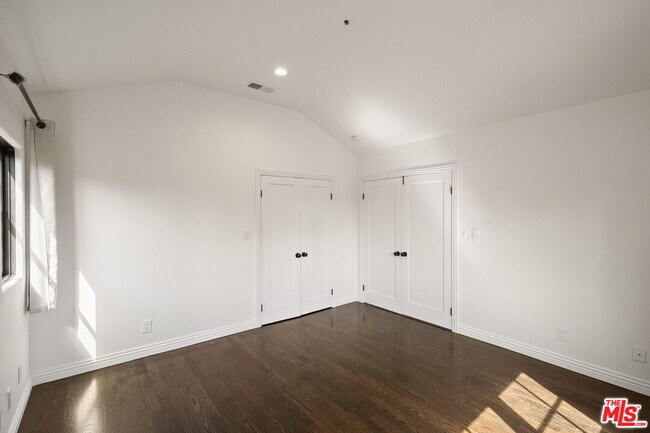 Building Photo - 516 Lincoln Blvd