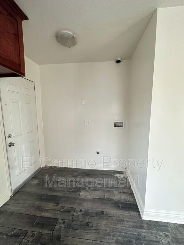 Building Photo - 8725 Dalton Ave