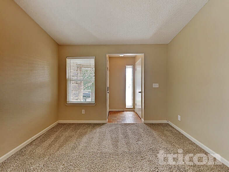 Building Photo - 1971 Inglis Way