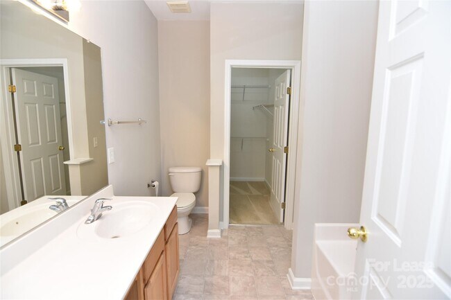 Building Photo - 614 Bayou Cir