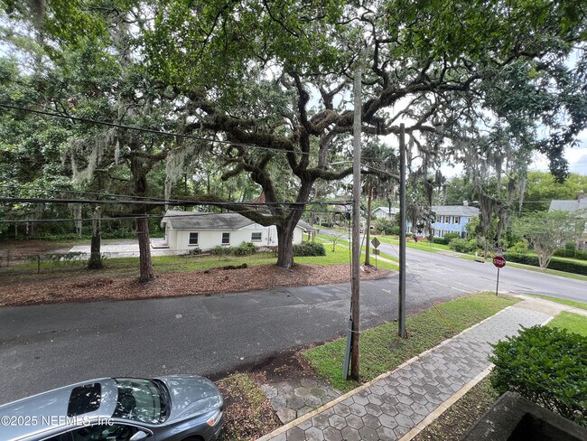 Building Photo - 1507 Seminole Rd