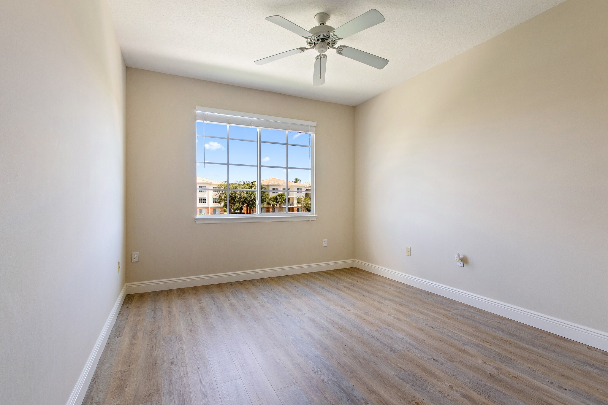 Building Photo - 9210 Myrtlewood Cir W