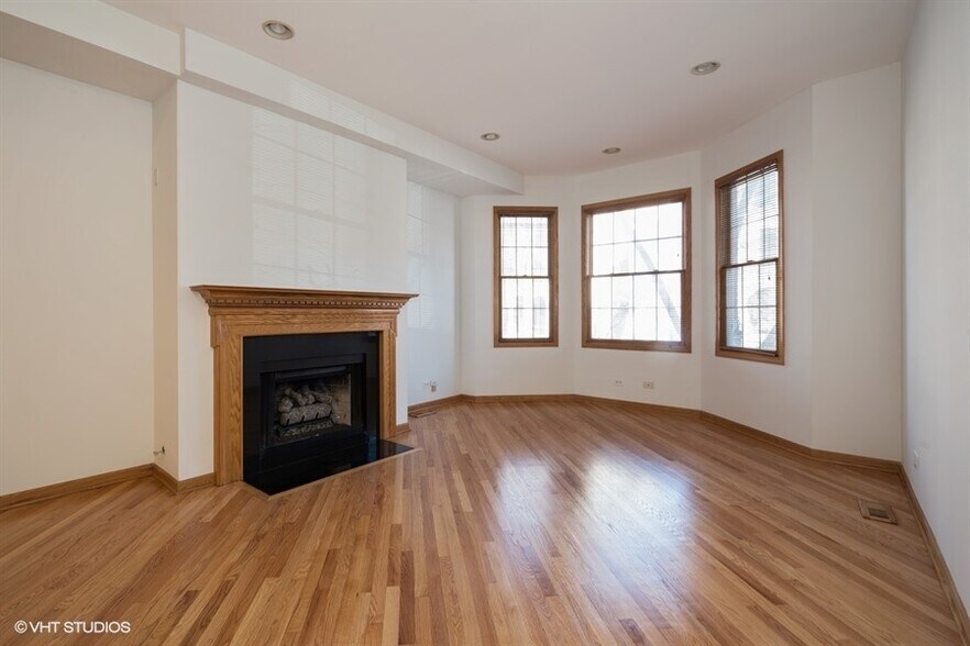 Building Photo - 623 W Briar Pl