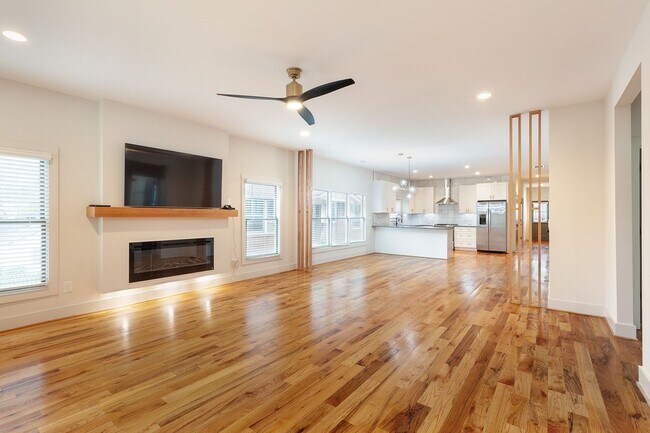 Building Photo - Conveniently Located 4bd/3ba Home Minutes From ATLBeltLine w/ Private Backyard!