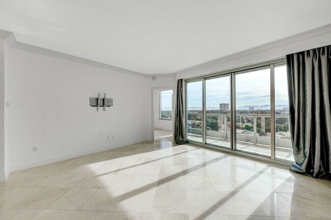 Building Photo - Turnberry Towers East 804- Strip/City/Mnt Views from this Stunning 1Bd/1.5Ba Residence