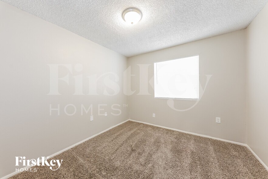 Building Photo - 3816 W Northern Ave