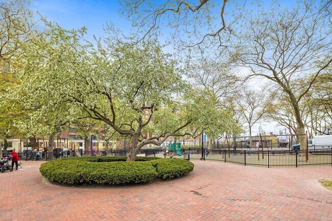 Building Photo - 1125 Maxwell Ln