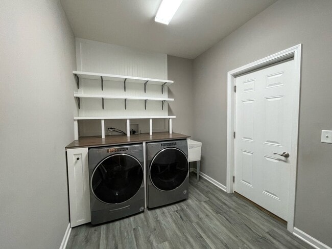 Building Photo - Single Family Home in Hoffman Estates
