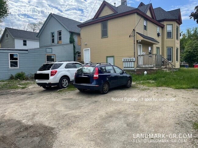 Building Photo - 423 8th St NW