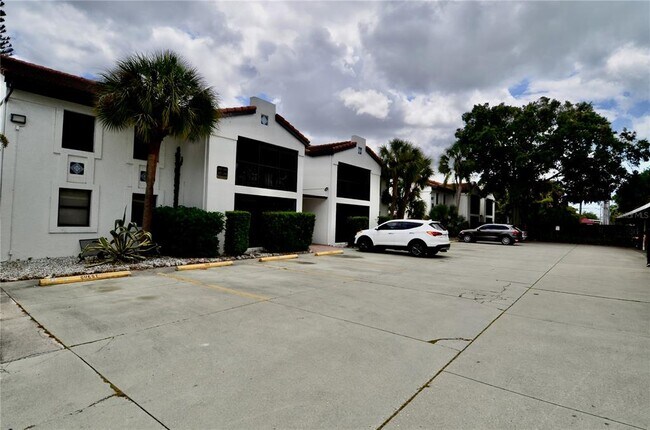 Building Photo - 631 N Orange Ave