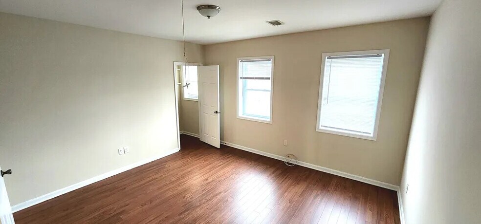 Building Photo - 173 36th St NE