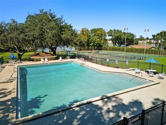 Building Photo - 525 Oak Haven Dr