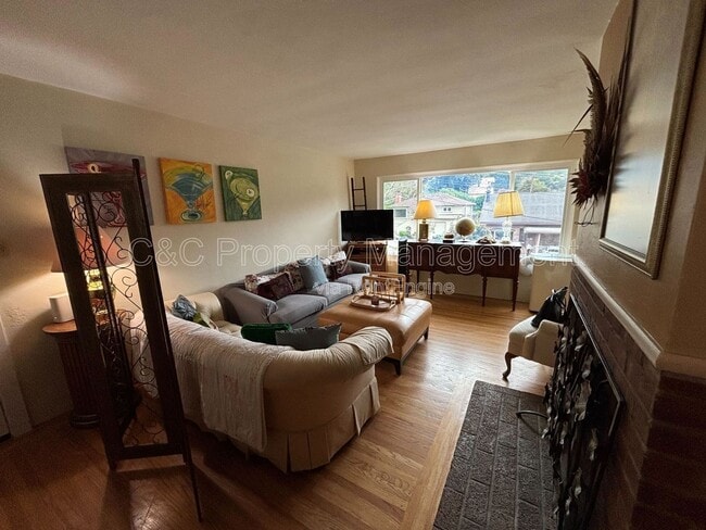 Building Photo - 8 Alvina Ave