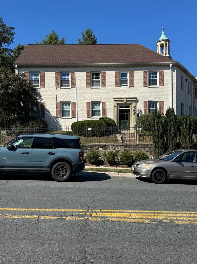 Primary Photo - Newly Updated Silver Spring Three Bedroom ...