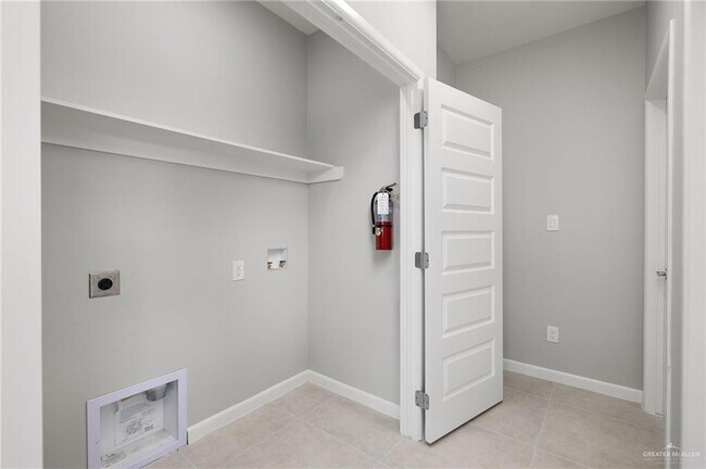 Building Photo - 2705 Woodpecker Rd