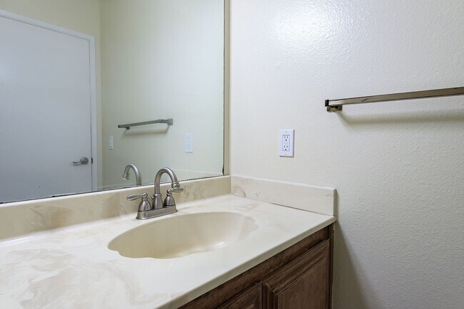 Building Photo - Spacious SDSU Townhome For Rent!