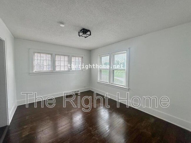 Building Photo - 2430 Redick Ave
