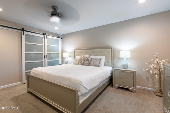Building Photo - 8249 E Redwing Rd