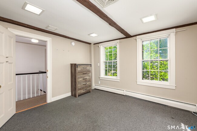 Building Photo - 163 College St