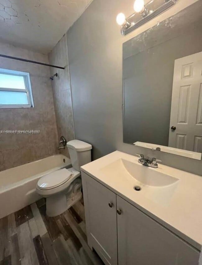 Building Photo - 1532 SW 5th Pl