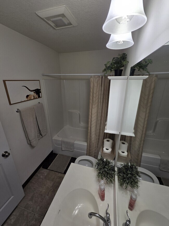 Building Photo - 4121 Mockingbird Ln